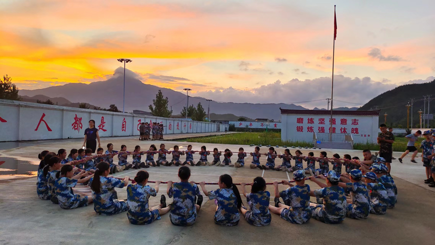 青少年厌学叛逆管理学校